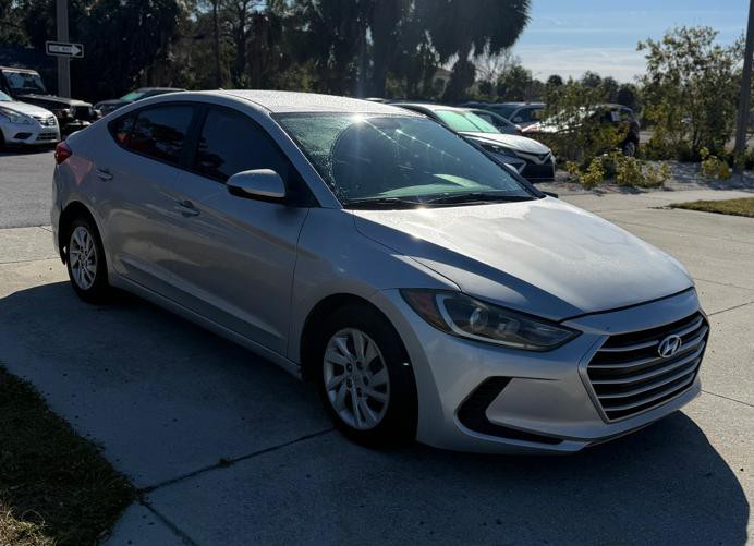 2017 Hyundai Elantra Image 5