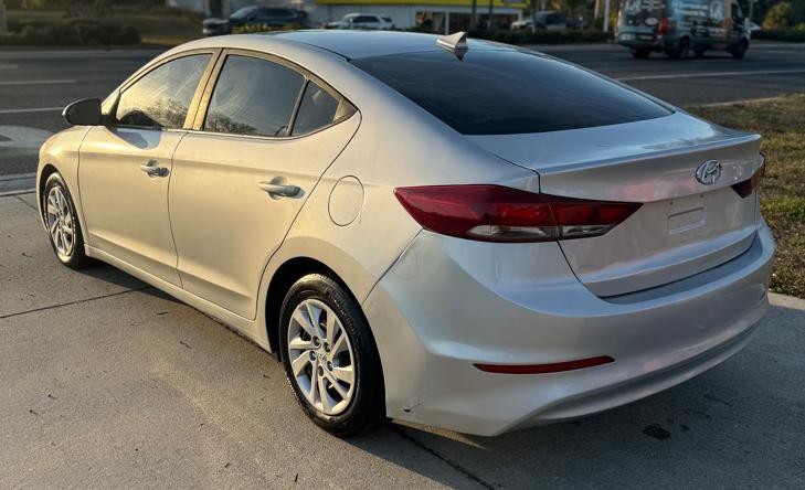 2017 Hyundai Elantra Image 3