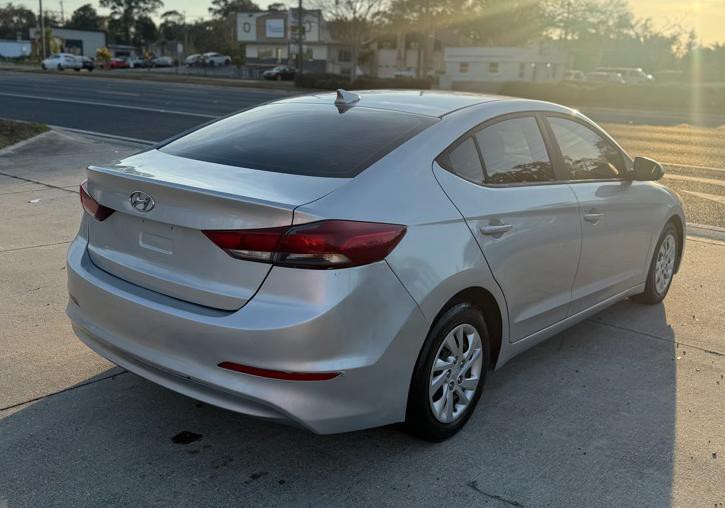 2017 Hyundai Elantra Image 4