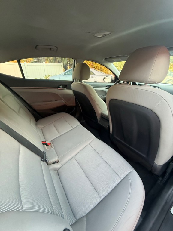2017 Hyundai Elantra Image 8