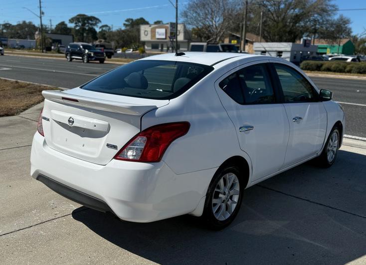 2019 Nissan Versa Image 4