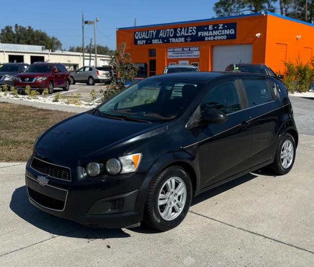 2015 Chevrolet Sonic Image 2