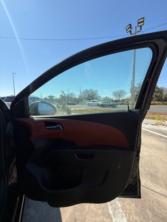 2015 Chevrolet Sonic Image 11