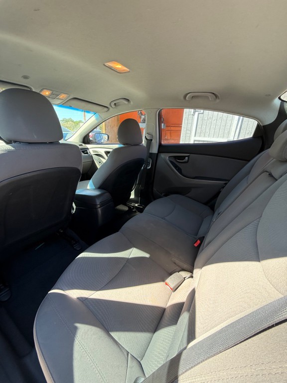 2016 Hyundai Elantra Image 9