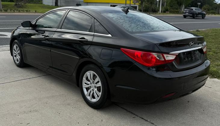 2011 Hyundai Sonata Image 3