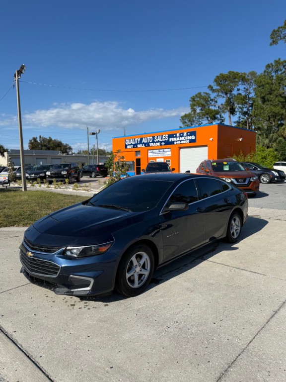 2017 Chevrolet Malibu Image 2