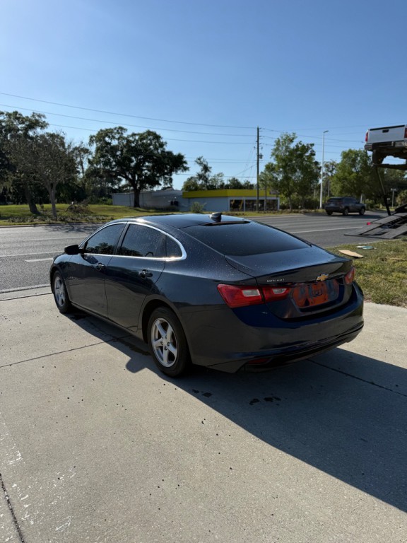 2017 Chevrolet Malibu Image 3