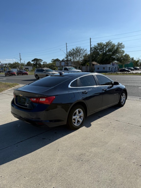 2017 Chevrolet Malibu Image 4