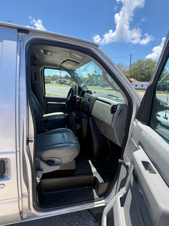 2014 Ford Econoline Image 4