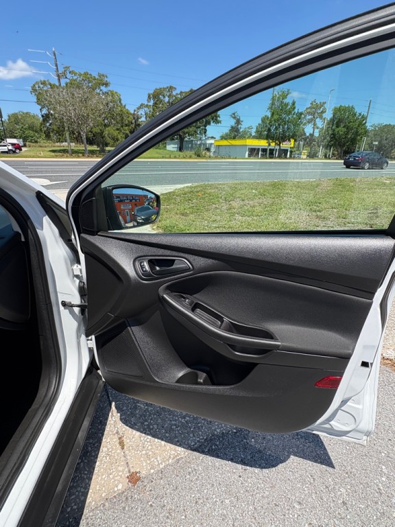 2016 Ford Focus Image 5