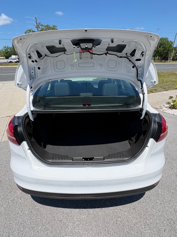 2016 Ford Focus Image 9
