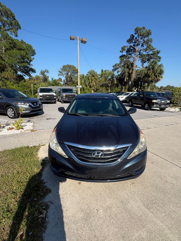 2011 Hyundai Sonata Image 2
