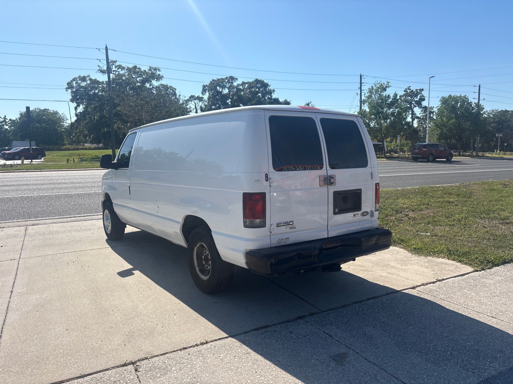 2011 Ford Econoline Image 2