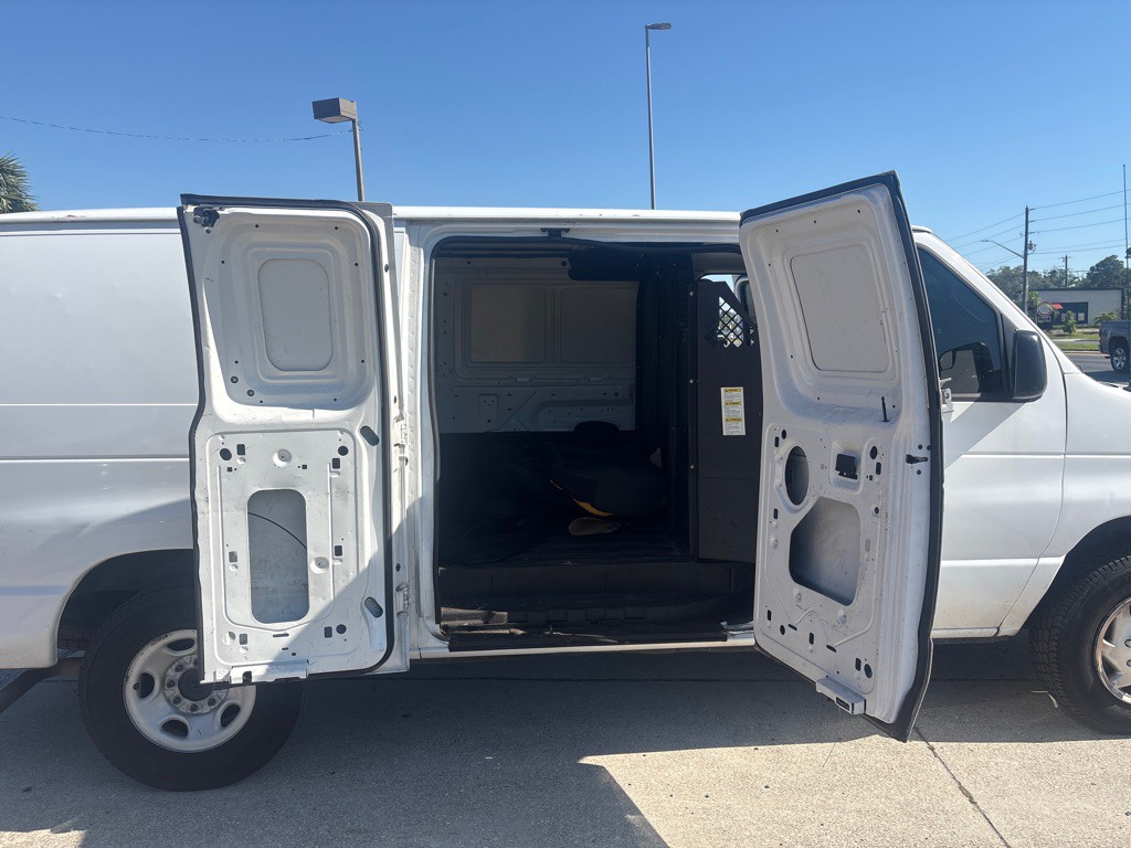 2011 Ford Econoline Image 8