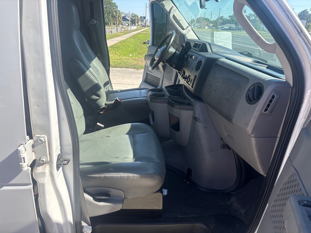 2011 Ford Econoline Image 9