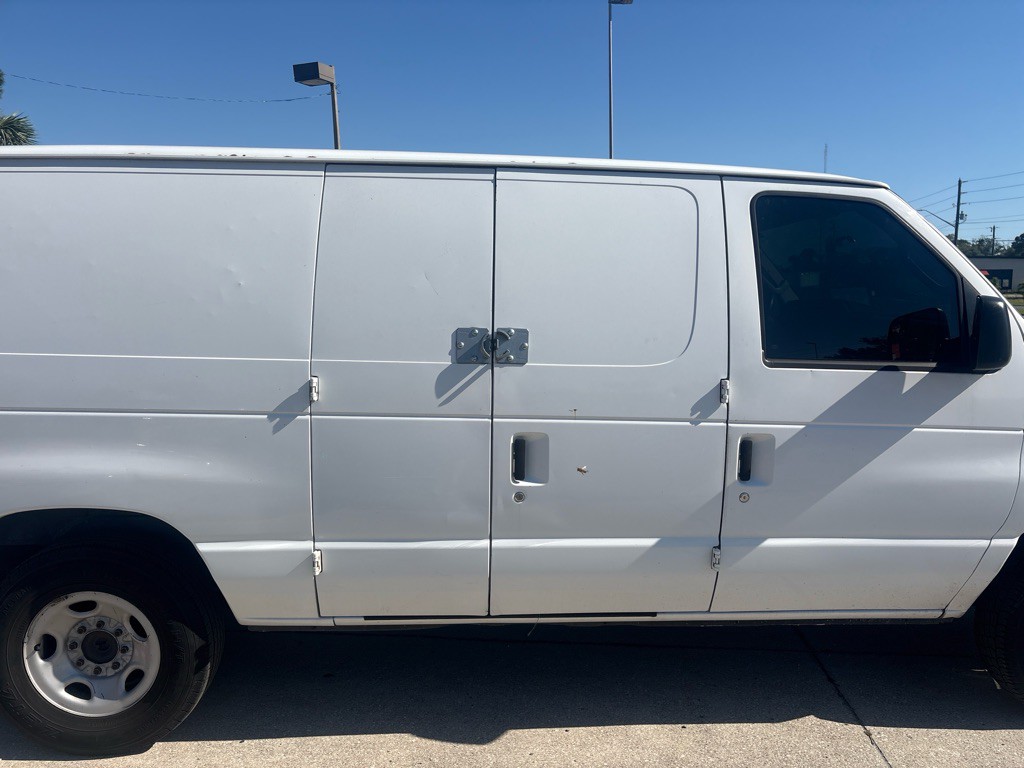 2011 Ford Econoline Image 16