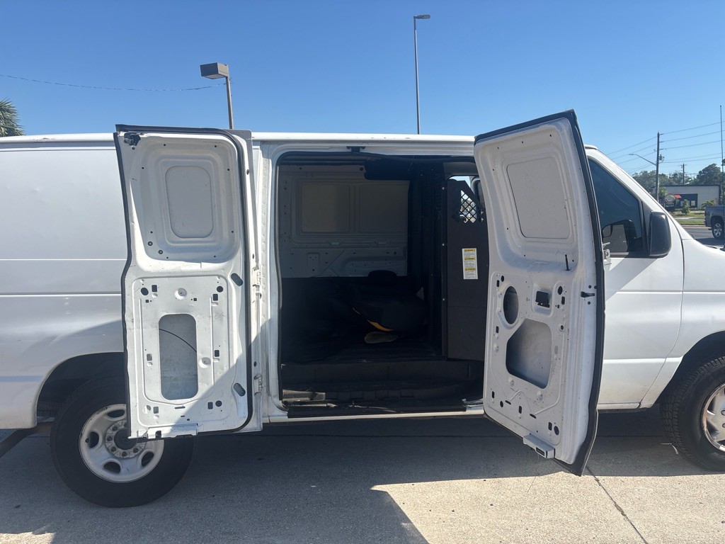 2011 Ford Econoline Image 17