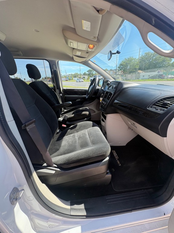 2016 Dodge Grand Caravan Image 5