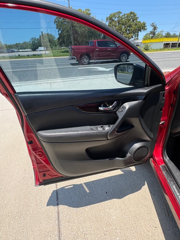 2017 Nissan Rogue Image 13