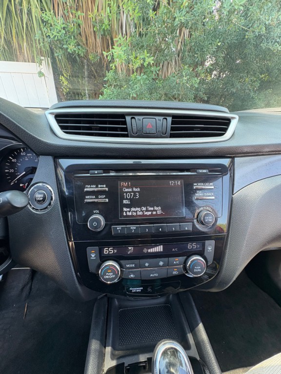 2017 Nissan Rogue Image 18