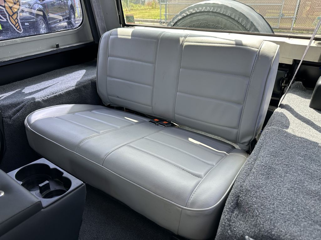 1993 Jeep Wrangler Image 12