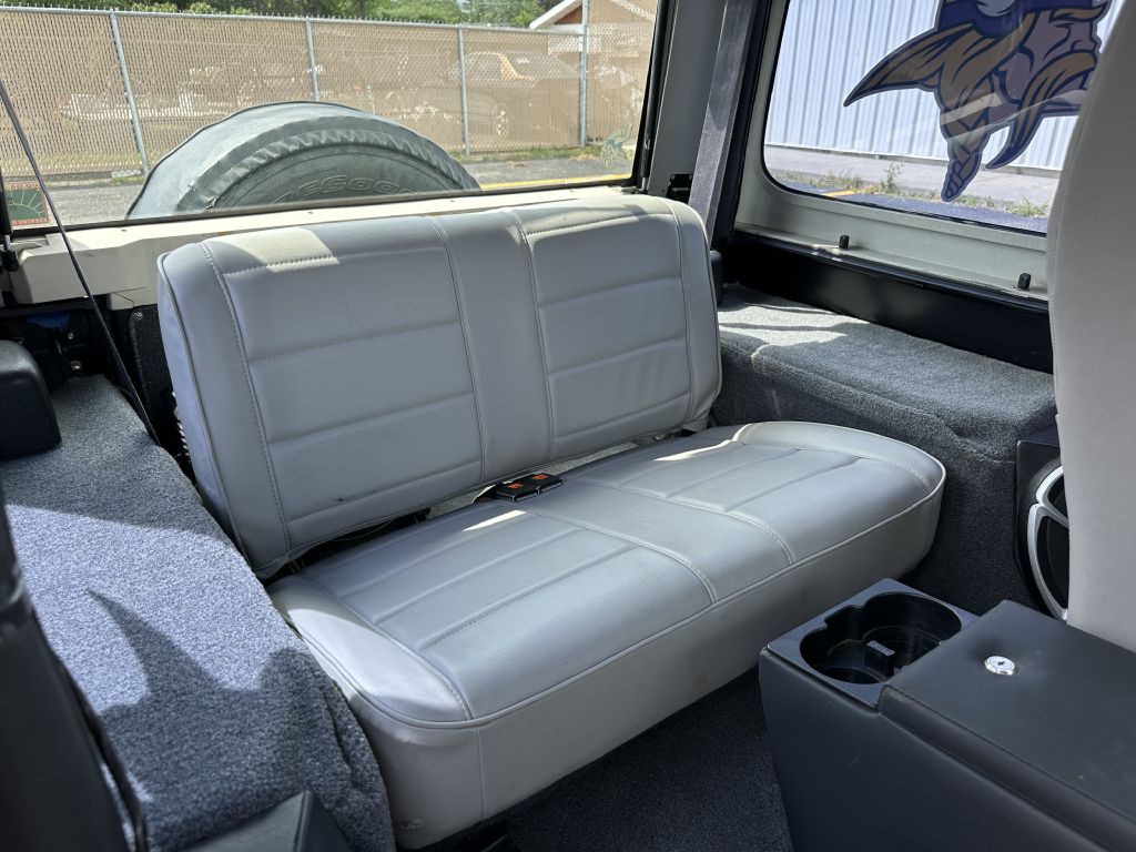 1993 Jeep Wrangler Image 15
