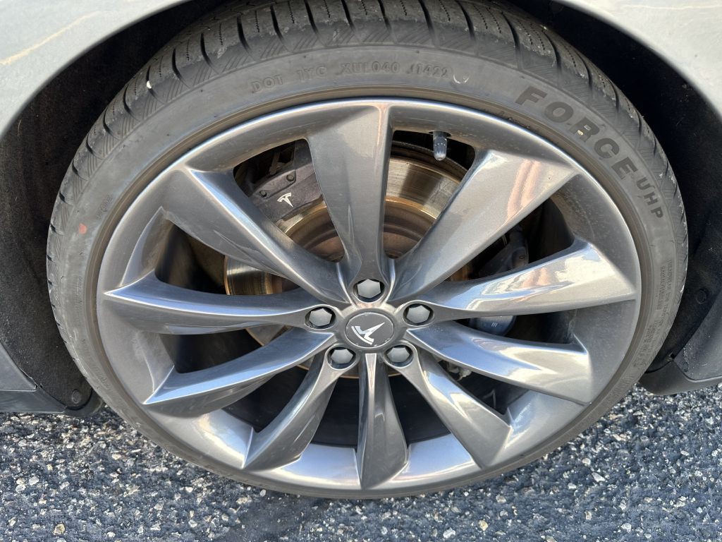 2013 Tesla Model S Image 17