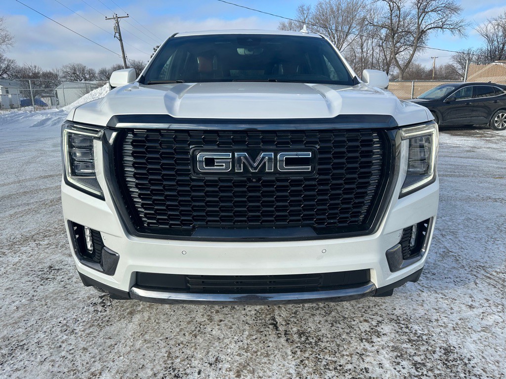 2023 GMC Yukon Image 2