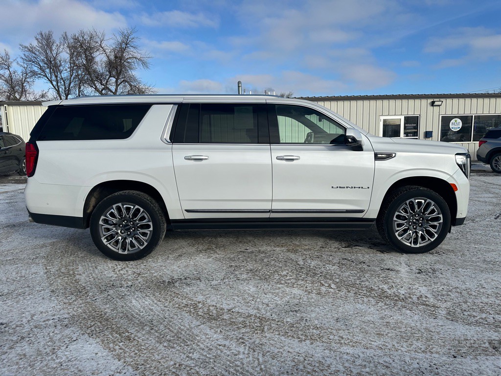 2023 GMC Yukon Image 4