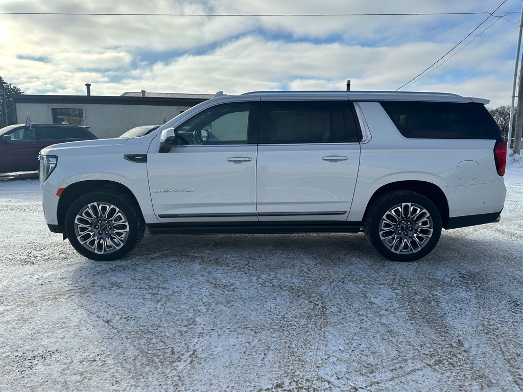 2023 GMC Yukon Image 8