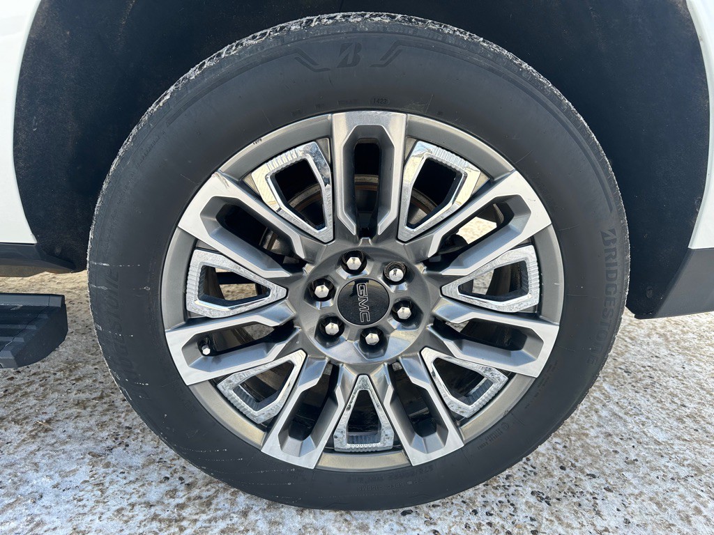 2023 GMC Yukon Image 17