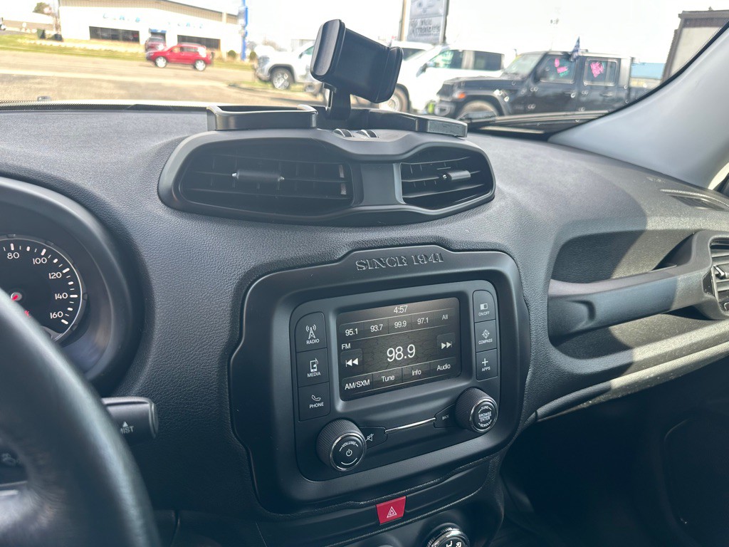 2017 Jeep Renegade Image 11
