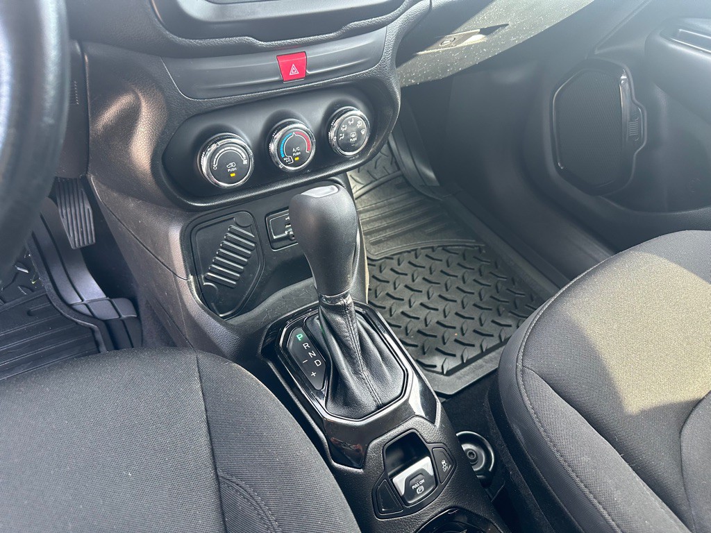 2017 Jeep Renegade Image 12