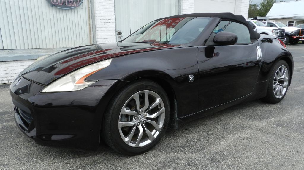 2011 Nissan 370Z Image 3