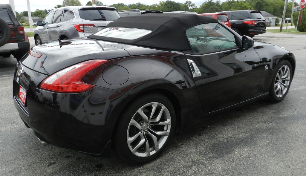 2011 Nissan 370Z Image 6
