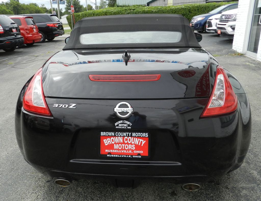 2011 Nissan 370Z Image 7