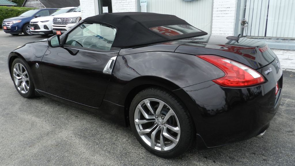 2011 Nissan 370Z Image 8