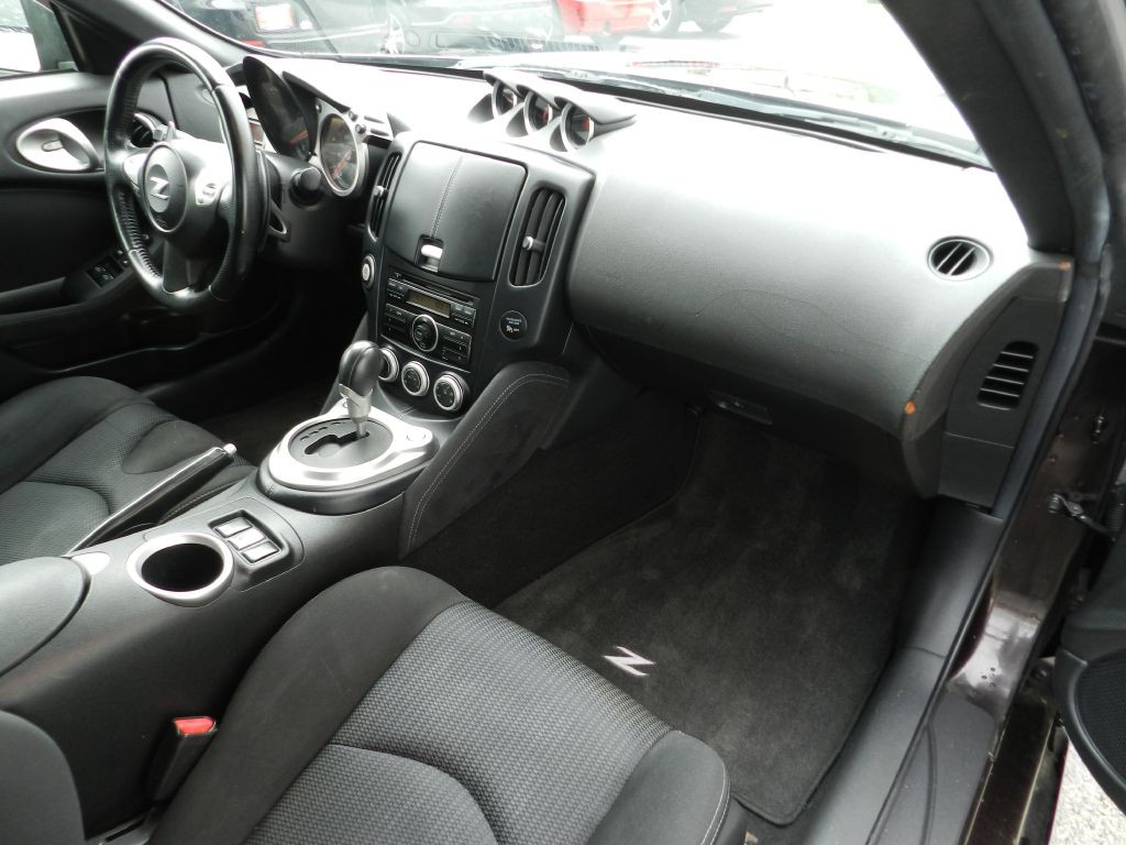 2011 Nissan 370Z Image 11
