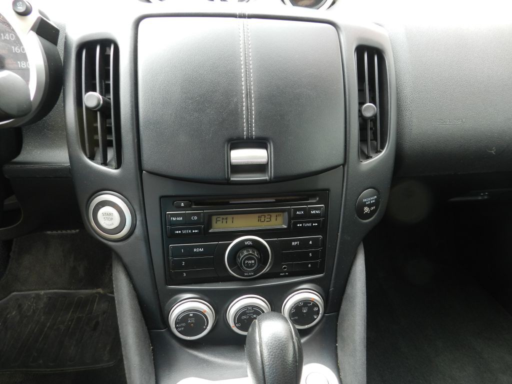 2011 Nissan 370Z Image 14