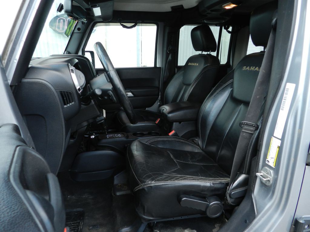2013 Jeep Wrangler Unlimited Image 2