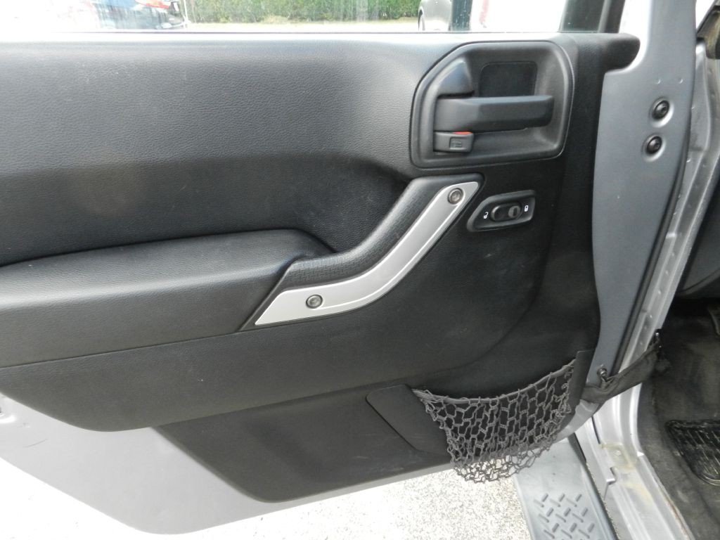 2013 Jeep Wrangler Unlimited Image 16