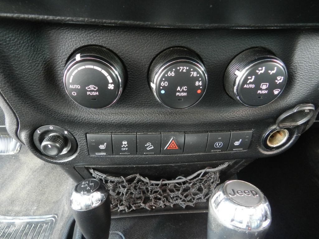 2013 Jeep Wrangler Unlimited Image 19