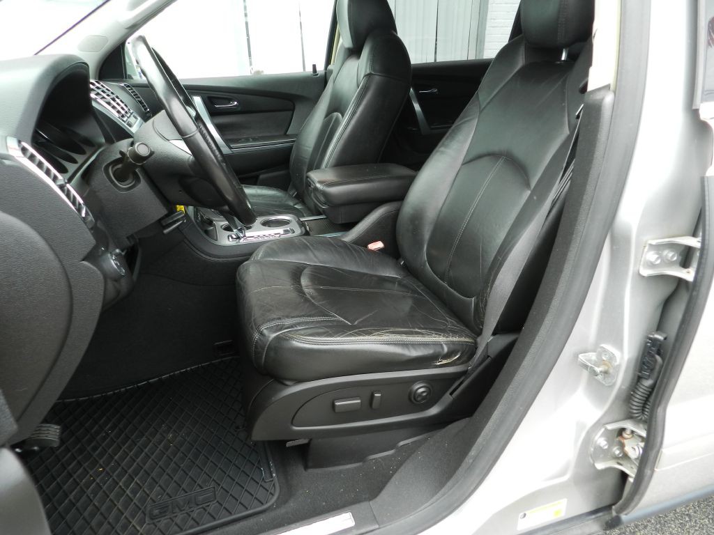 2007 GMC Acadia Image 2