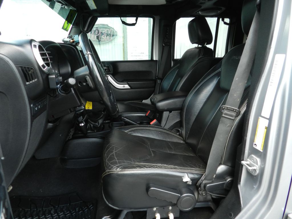 2013 Jeep Wrangler Unlimited Image 2