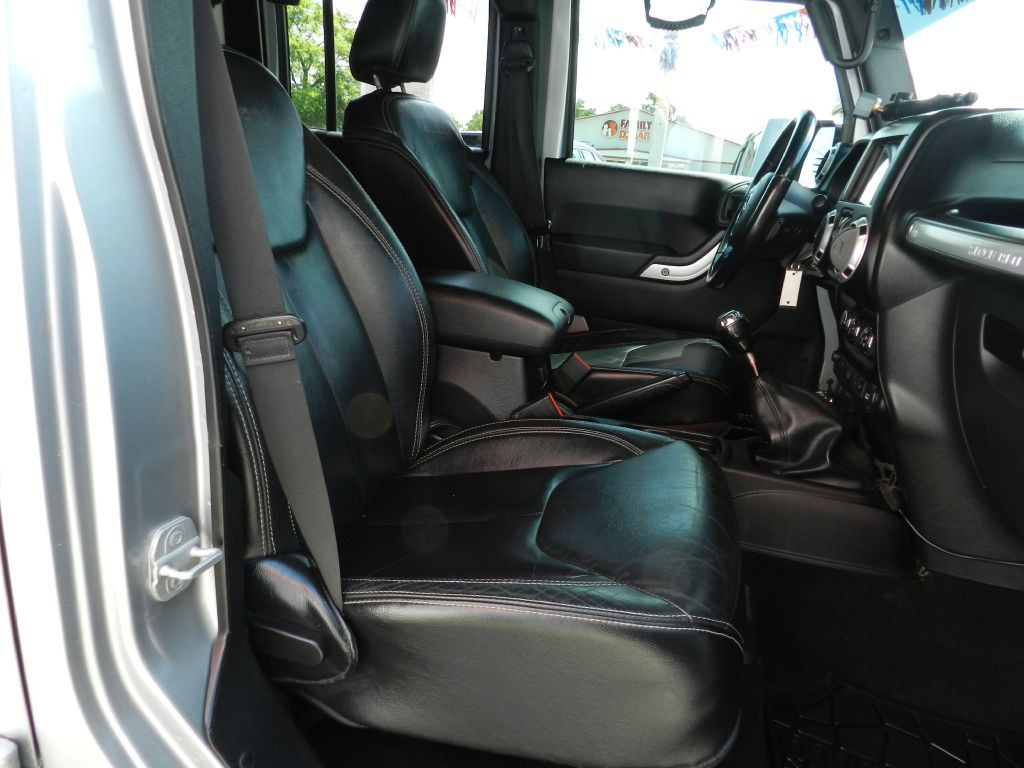 2013 Jeep Wrangler Unlimited Image 11
