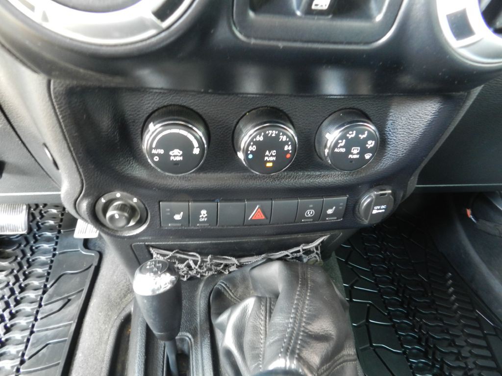 2013 Jeep Wrangler Unlimited Image 17