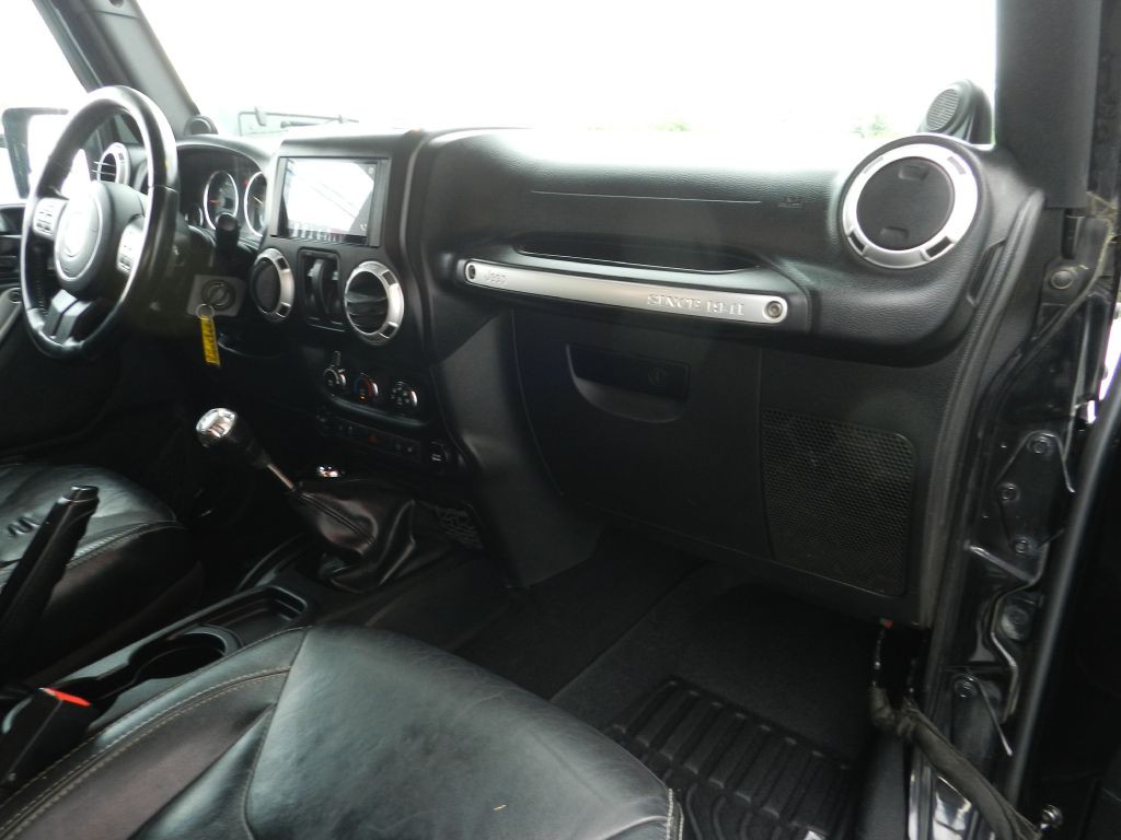 2013 Jeep Wrangler Image 13