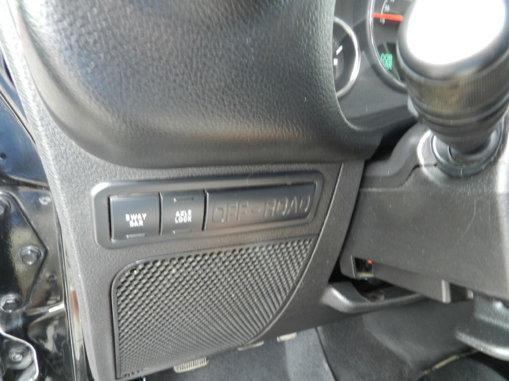 2013 Jeep Wrangler Image 16