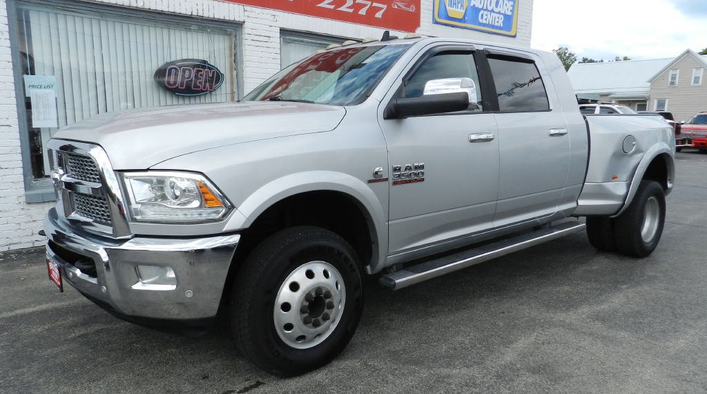 2016 RAM 3500 Image 3