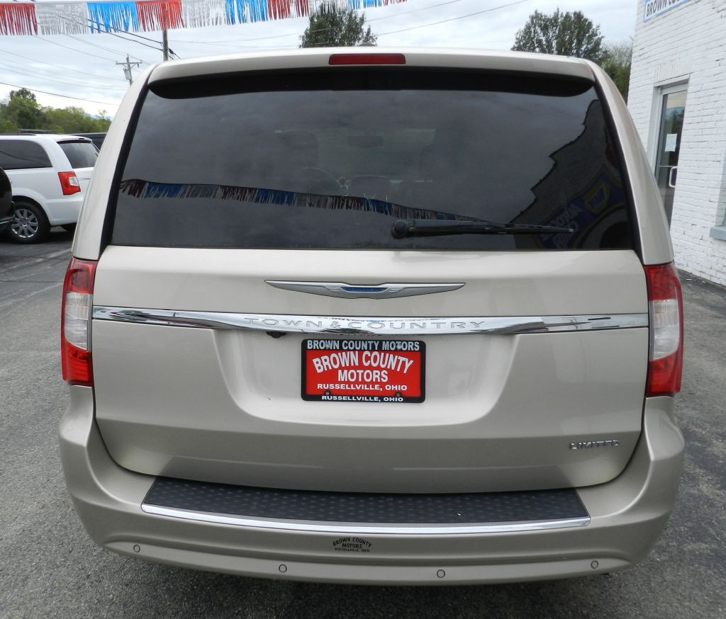 2014 Chrysler Town & Country Image 7
